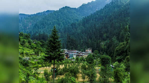 10 lesser-known hill stations in Himachal and Uttarakhand to explore this summer